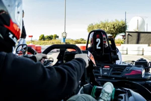 Cómo adelantar en karting sin perder velocidad
